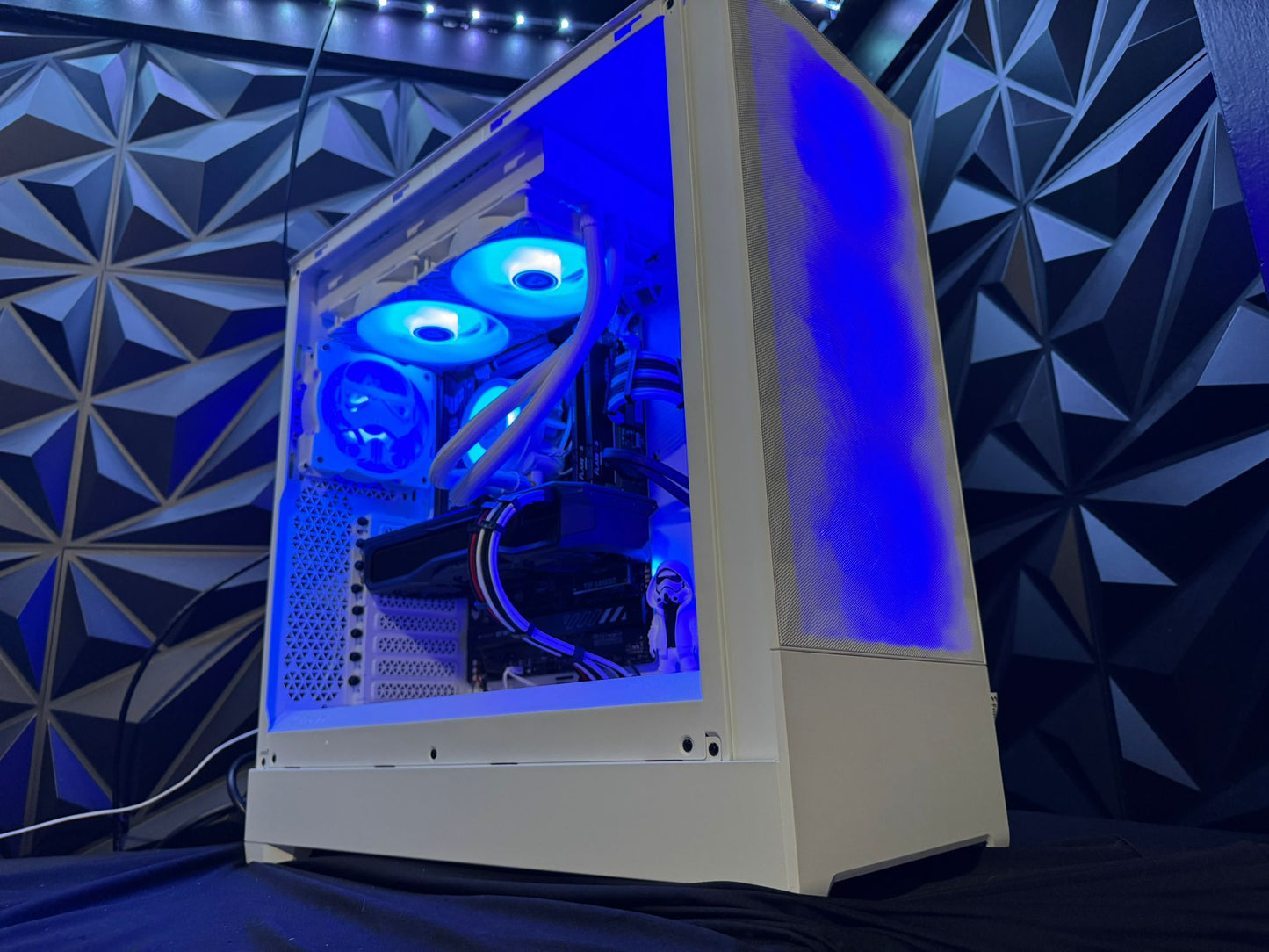 ⚪⚫ The Trooper ⚫⚪ Ryzen 7 7700X| RX 7900XT 20GB| 32 GB DDR5| 4 TB NVMe
