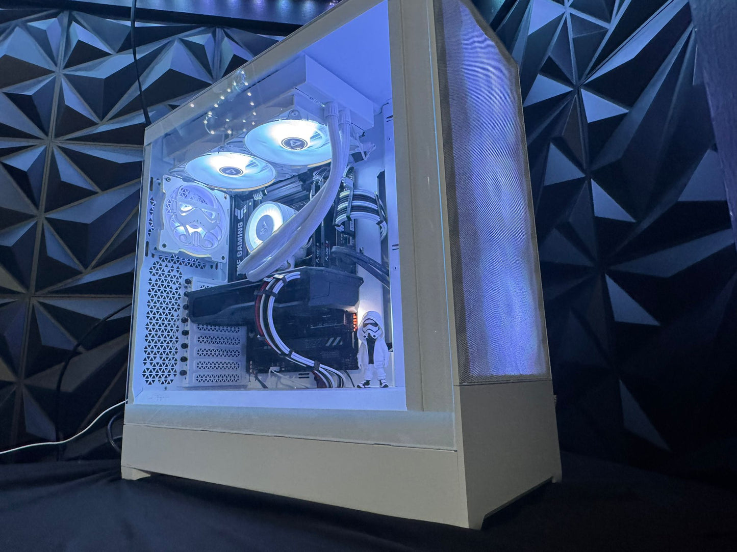 ⚪⚫ The Trooper ⚫⚪ Ryzen 7 7700X| RX 7900XT 20GB| 32 GB DDR5| 4 TB NVMe