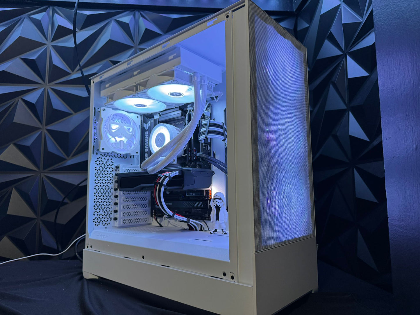 ⚪⚫ The Trooper ⚫⚪ Ryzen 7 7700X| RX 7900XT 20GB| 32 GB DDR5| 4 TB NVMe