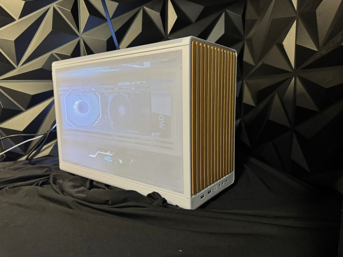 ๐ฒ๐ป White Wood 5557 ๐ฒ๐ป Ryzen 5 5500| RX 5700XT| 32 GB DDR4| 1 TB NVMe