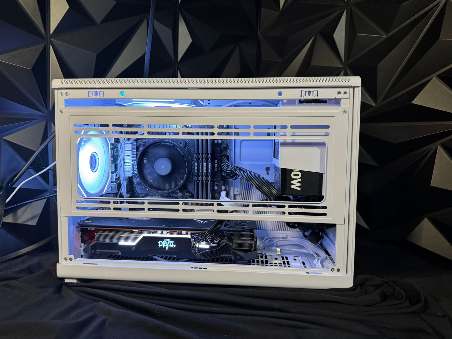 ๐ฒ๐ป White Wood 5557 ๐ฒ๐ป Ryzen 5 5500| RX 5700XT| 32 GB DDR4| 1 TB NVMe