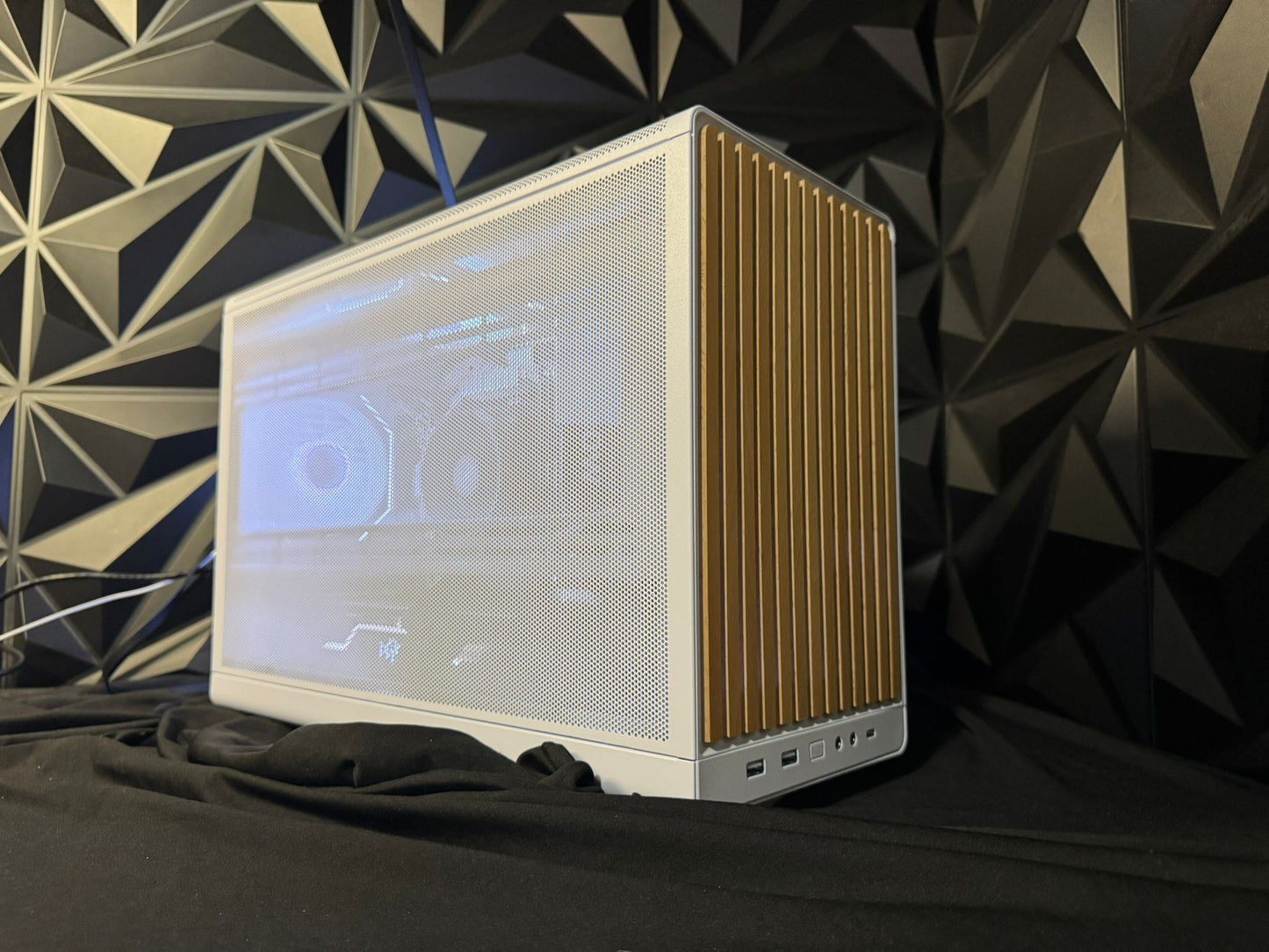 ๐ฒ๐ป White Wood 5557 ๐ฒ๐ป Ryzen 5 5500| RX 5700XT| 32 GB DDR4| 1 TB NVMe