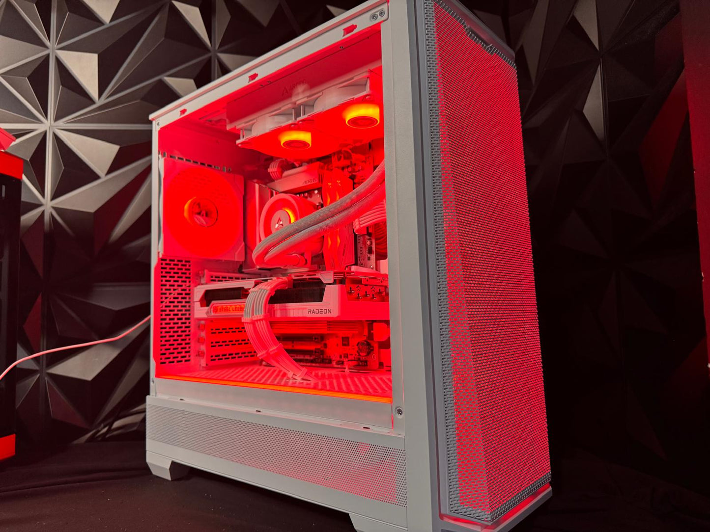 โช๐ท๏ธ The White Widow ๐ท๏ธโช Ryzen 9 7900X ๐ท๏ธ RX 9070XT 16GB ๐ท๏ธ32 GB DDR5 6400Mhz| 4 TB NVMe| 850W Gold PSU