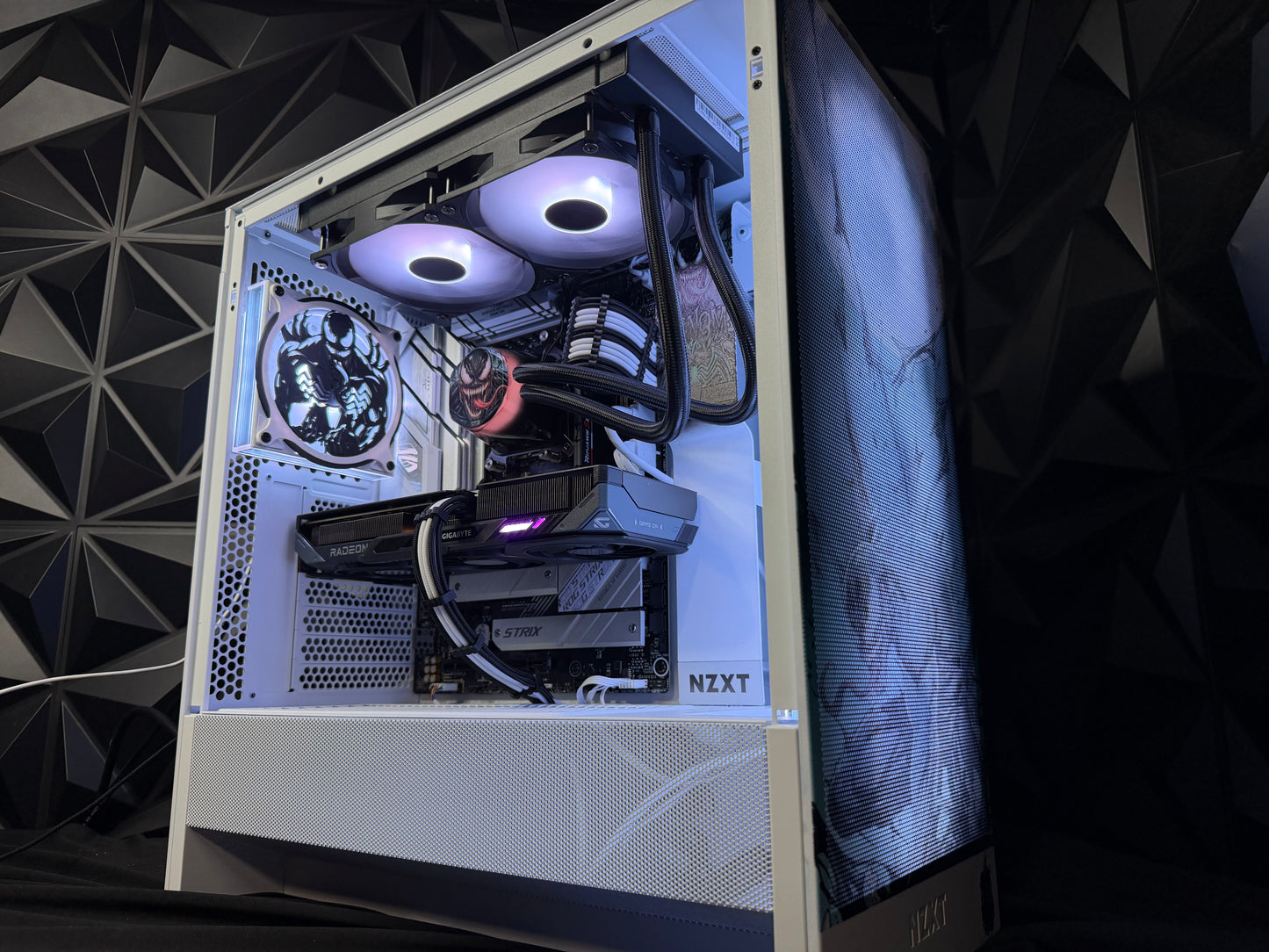 🕷️💣 VENOM BOMB 96 💣🕷️ Ryzen 5 9600x| RX 9060XT 16 GB | 32 GB DDR5|1.5 TB NVMe| 650W PSU