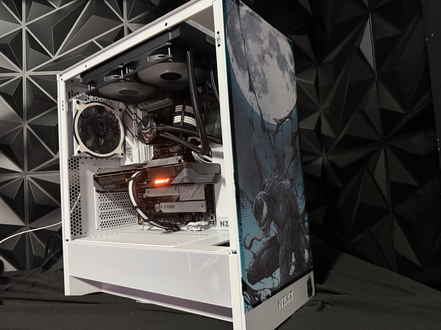 🕷️💣 VENOM BOMB 96 💣🕷️ Ryzen 5 9600x| RX 9060XT 16 GB | 32 GB DDR5|1.5 TB NVMe| 650W PSU