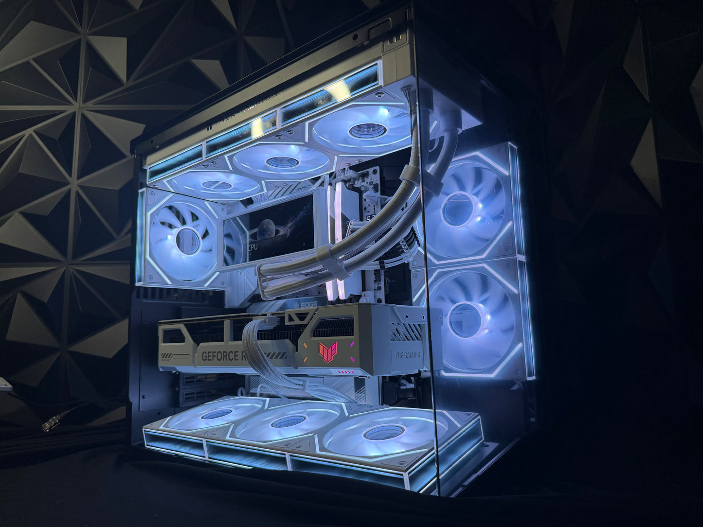 🥛⚫ THE MILK DIRTY ⚫🥛Ryzen 7 9800X3D| RTX 5070Ti| 64 GB DDR5| 4.75 TB NVMe| 1000W PSU