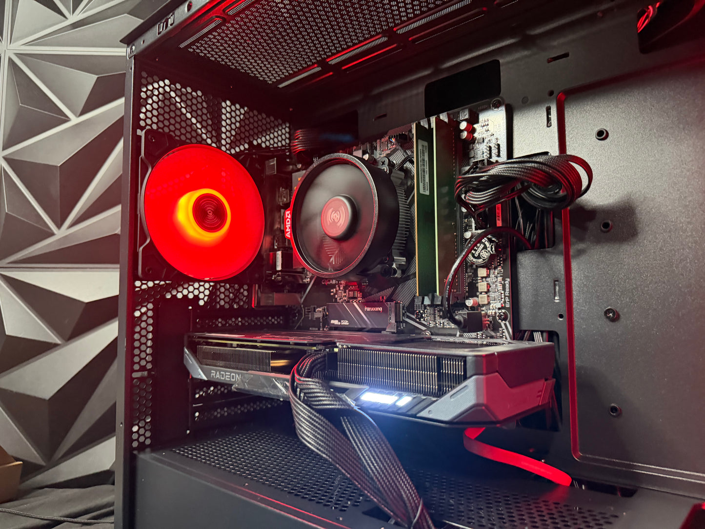 🖤⚡ DARK FIBER ⚡🖤 Ryzen 5 5500| RX 9060XT| 16 GB DDR5| 1.25 TB SSD| 650W PSU