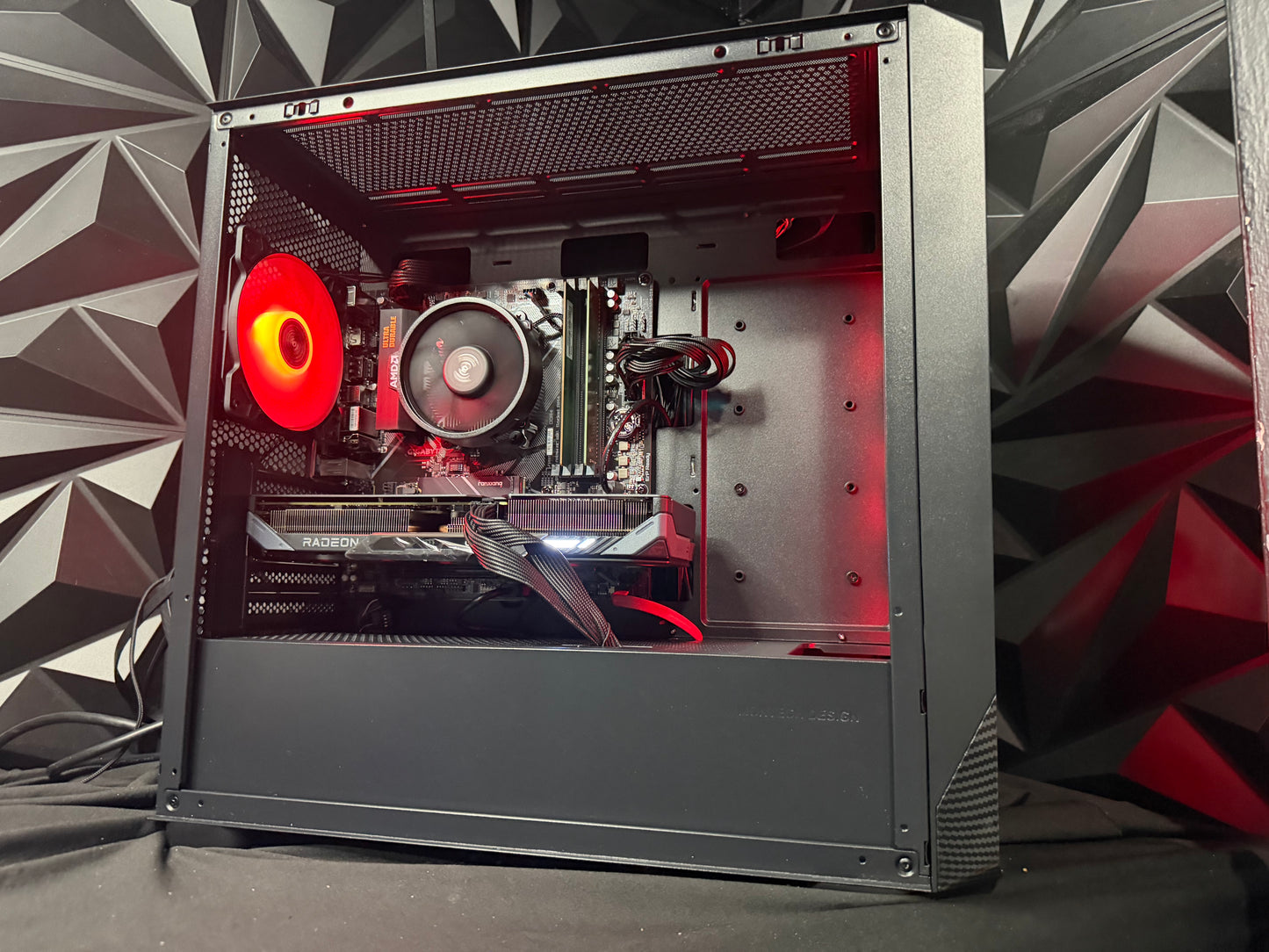 🖤⚡ DARK FIBER ⚡🖤 Ryzen 5 5500| RX 9060XT| 16 GB DDR5| 1.25 TB SSD| 650W PSU
