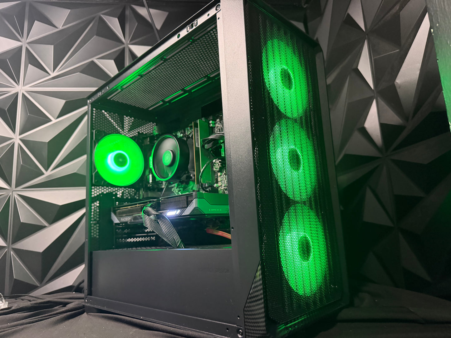 🖤⚡ DARK FIBER ⚡🖤 Ryzen 5 5500| RX 9060XT| 16 GB DDR5| 1.25 TB SSD| 650W PSU