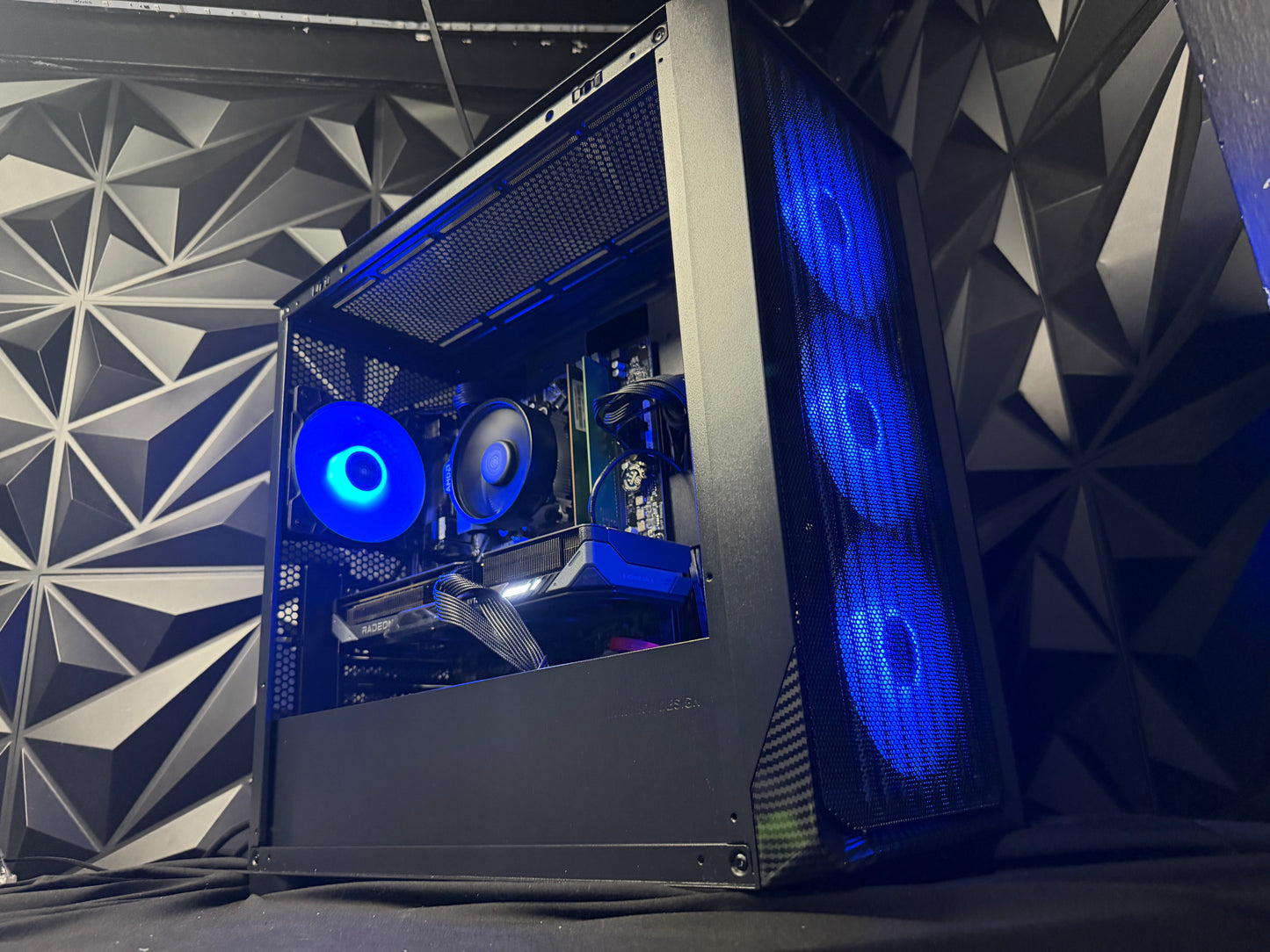 🖤⚡ DARK FIBER ⚡🖤 Ryzen 5 5500| RX 9060XT| 16 GB DDR5| 1.25 TB SSD| 650W PSU