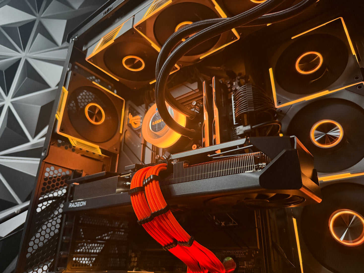 ⭐🔥 STARFIRE 🔥⭐Ryzen 7 9700X| RX 9070XT| 32 GB DDR5 7200MHZ| 1.75  TB NVMe|850W PSU