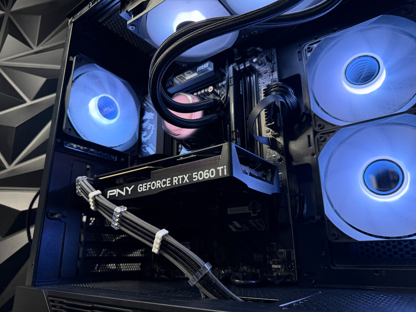 Gamer Vision 3D – Ryzen 5 7600X3D / RTX 5060 Ti Gaming PC