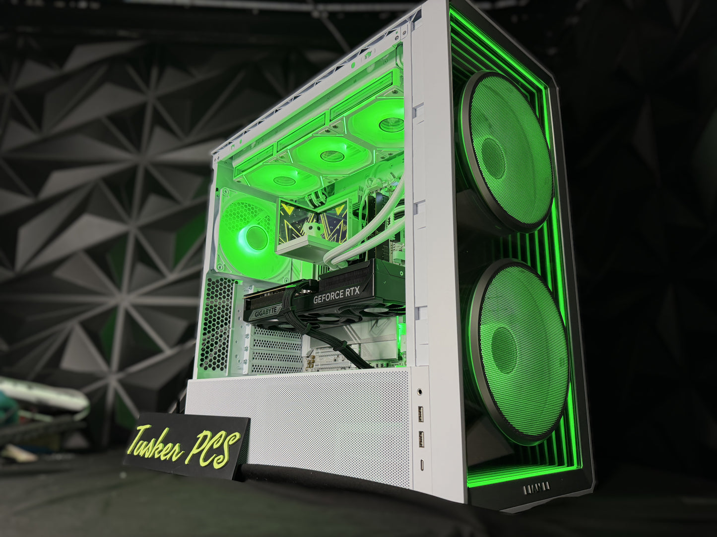 Ivory Tusk – Ryzen 7 9850X3D / RTX 5080 4K Gaming PC