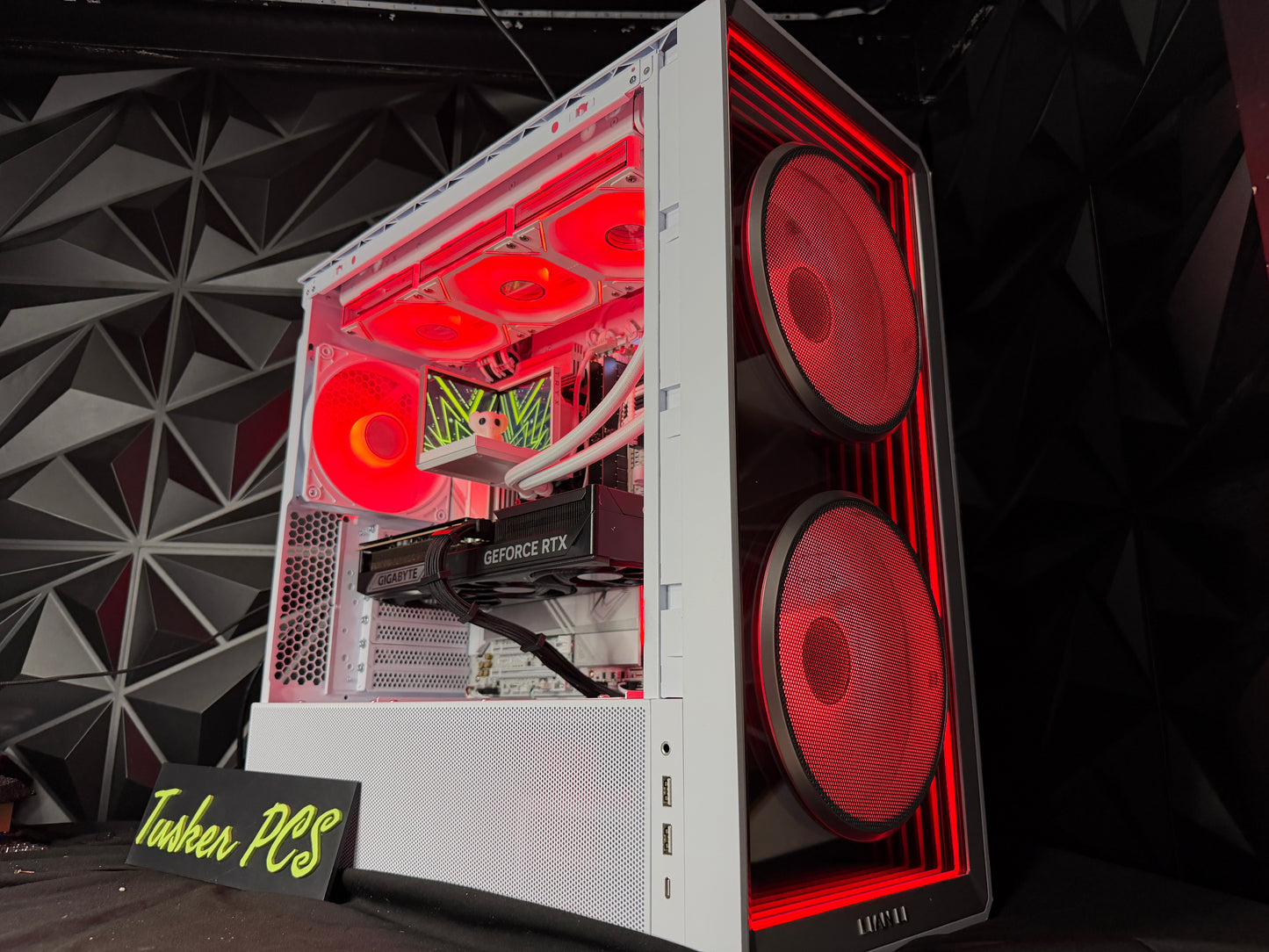 Ivory Tusk – Ryzen 7 9850X3D / RTX 5080 4K Gaming PC