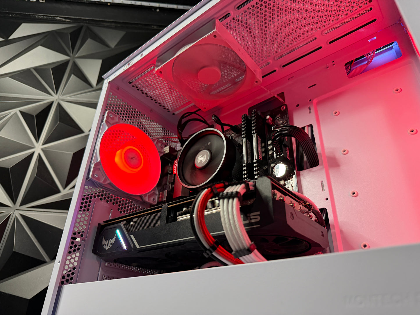 Red Fiber – Ryzen 5 5500 / RX 5700 XT Gaming PC