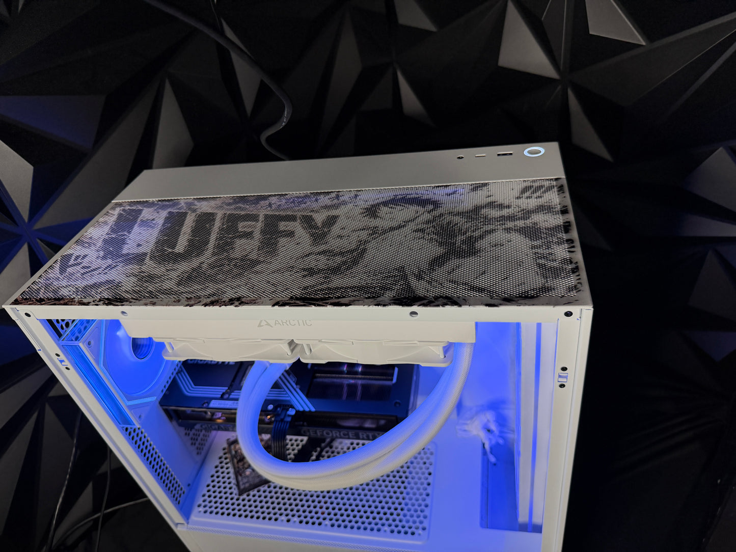 Manga King – Ryzen 9 7900X / RTX 5070 Custom Gaming PC