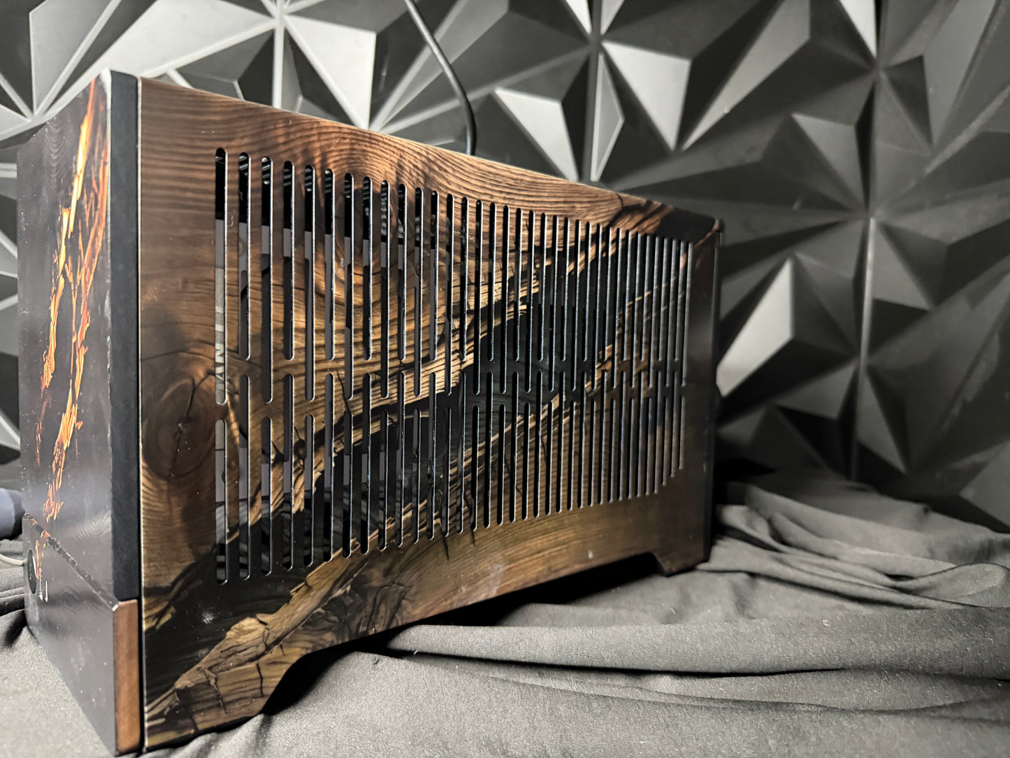 Midnight Oak gaming PC with 32GB DDR5 and air cooling