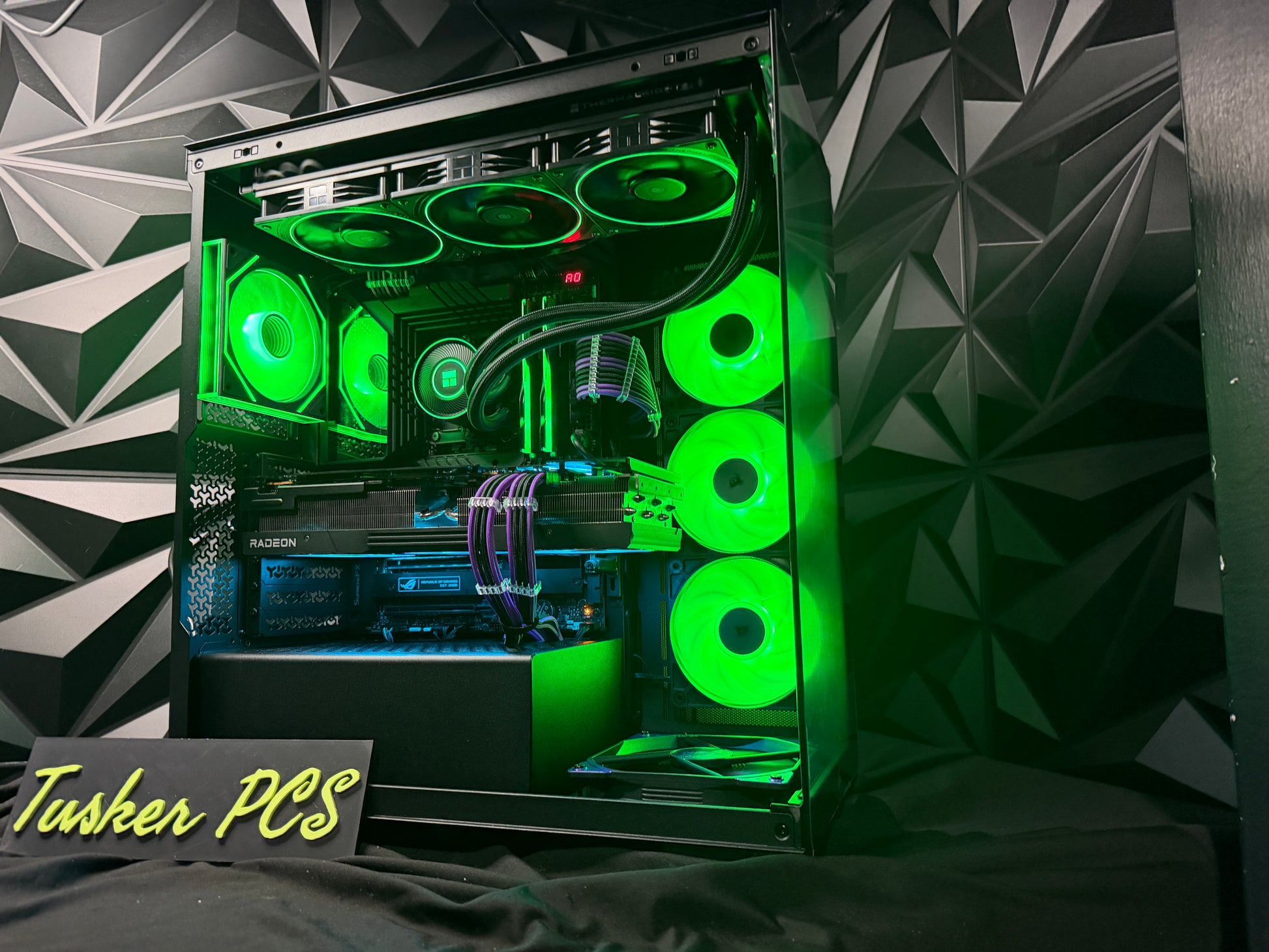 Violet Midnight gaming PC with 32GB DDR5 memory