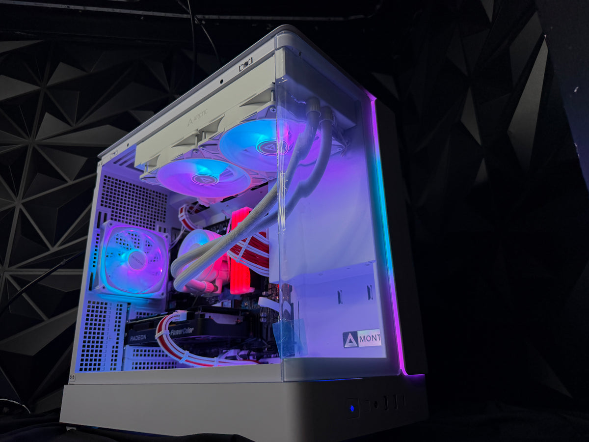 Blood Ice gaming PC with Arctic liquid cooler