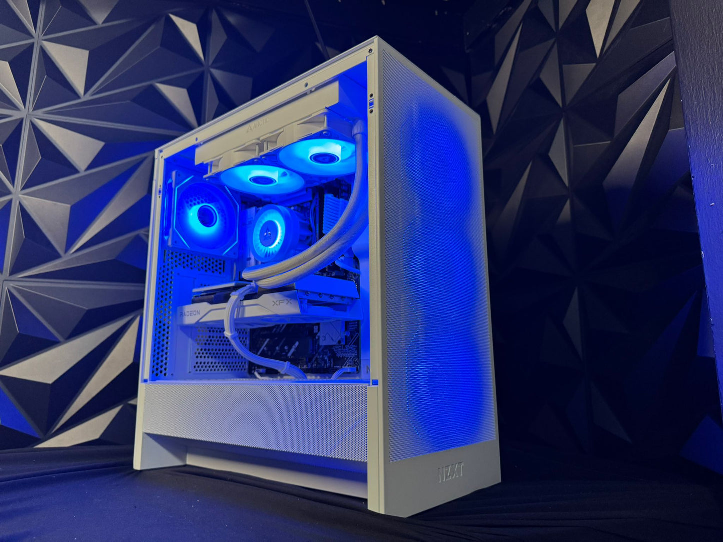 ✨🖥️ Milky White ❄️🤍 Ryzen 5 9600X| RX 9060XT 8 GB | 2 TB NVMe| 32 GB DDR5