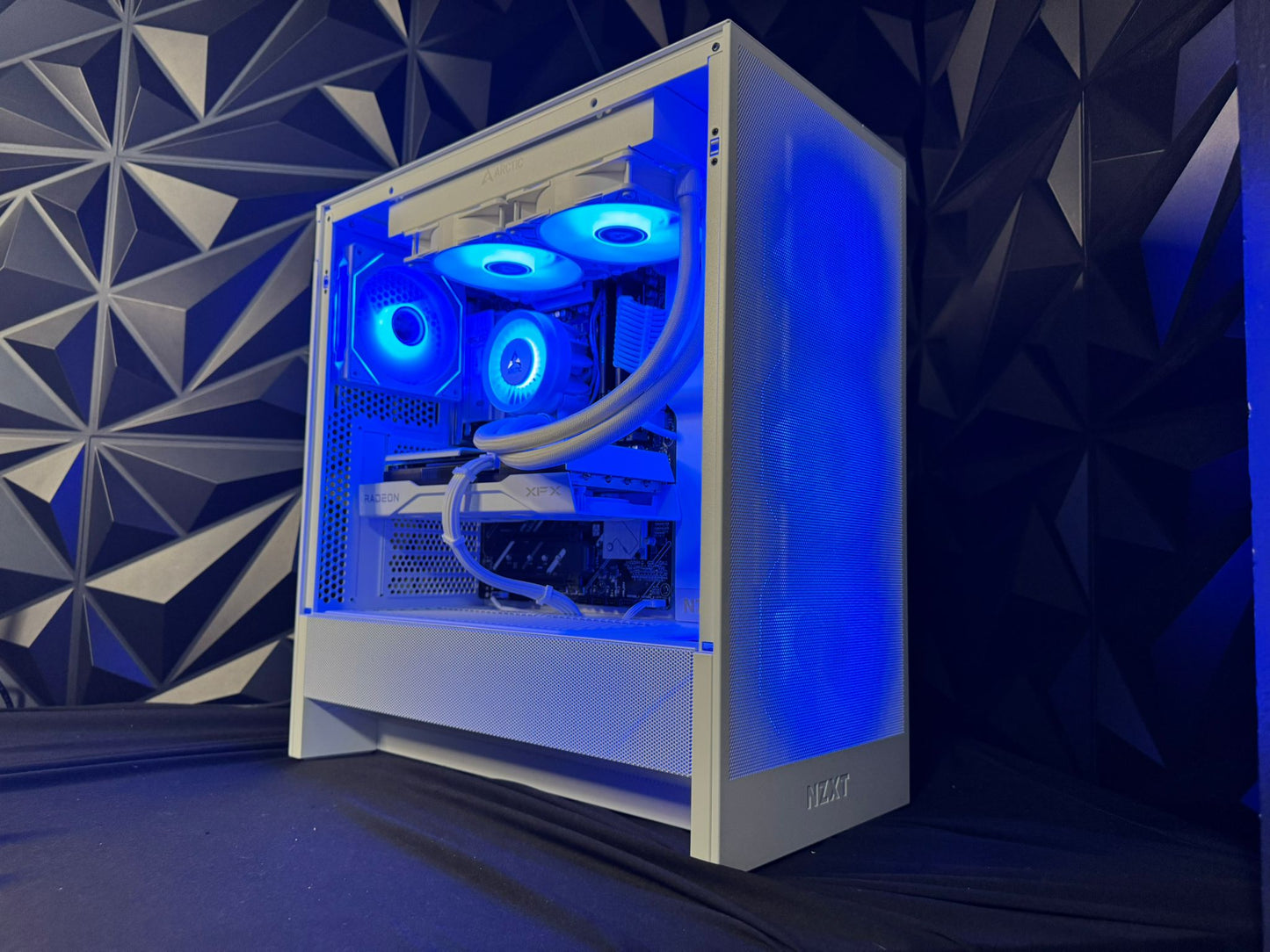 ✨🖥️ Milky White ❄️🤍 Ryzen 5 9600X| RX 9060XT 8 GB | 2 TB NVMe| 32 GB DDR5