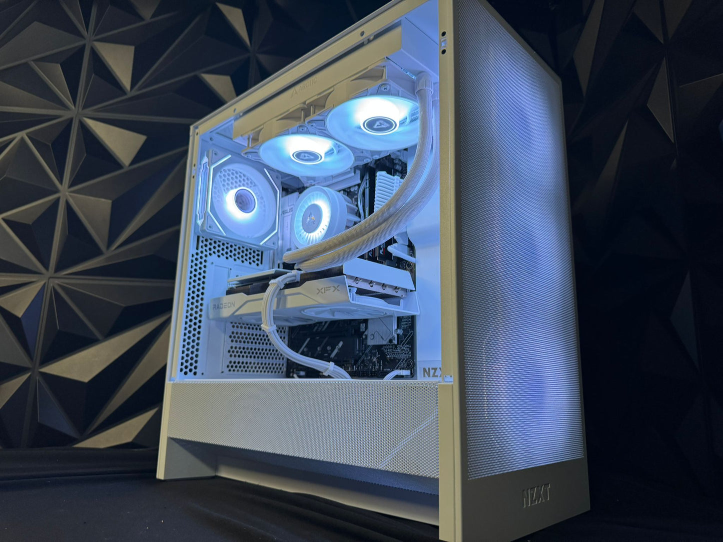 ✨🖥️ Milky White ❄️🤍 Ryzen 5 9600X| RX 9060XT 8 GB | 2 TB NVMe| 32 GB DDR5