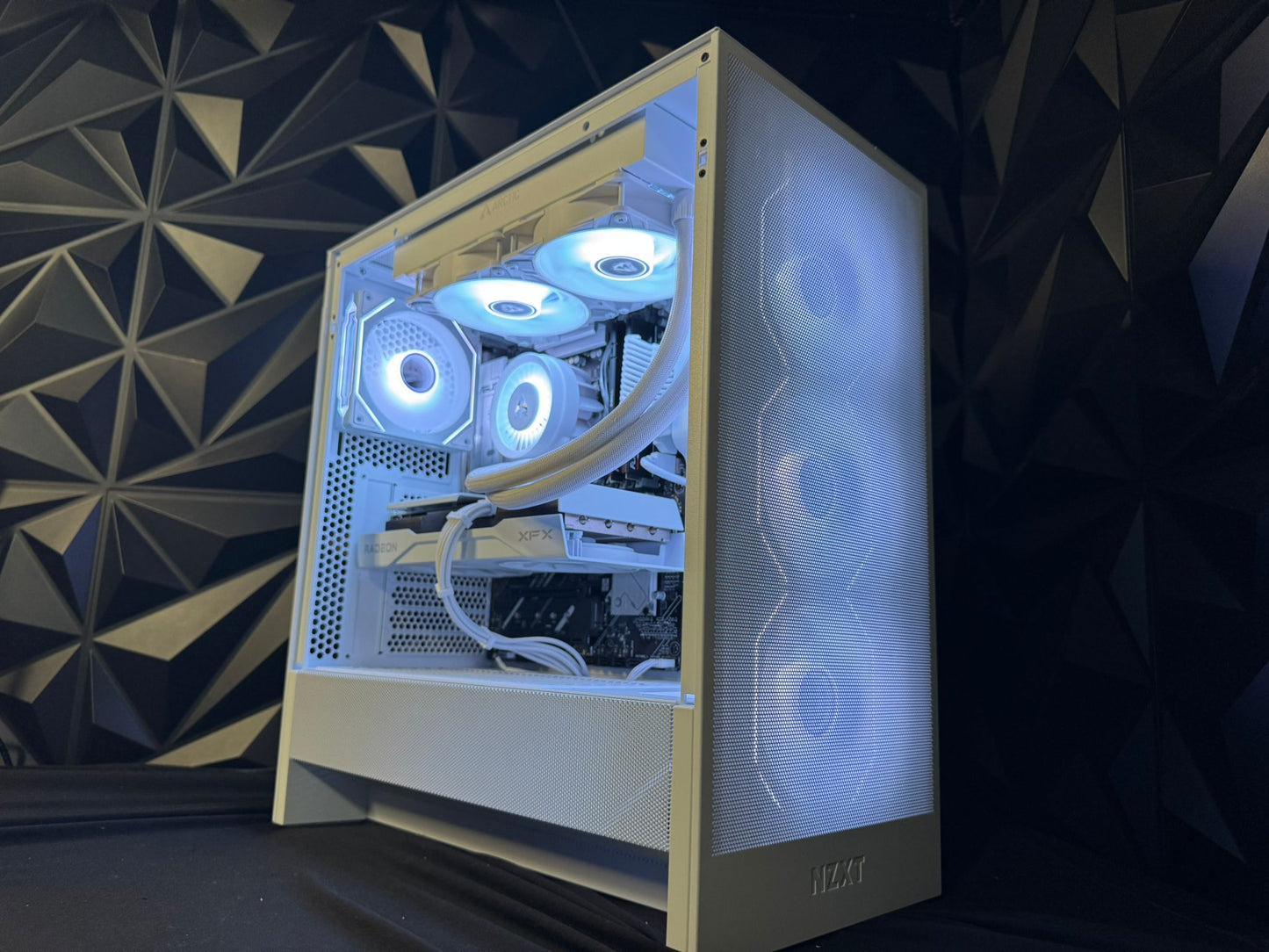✨🖥️ Milky White ❄️🤍 Ryzen 5 9600X| RX 9060XT 8 GB | 2 TB NVMe| 32 GB DDR5