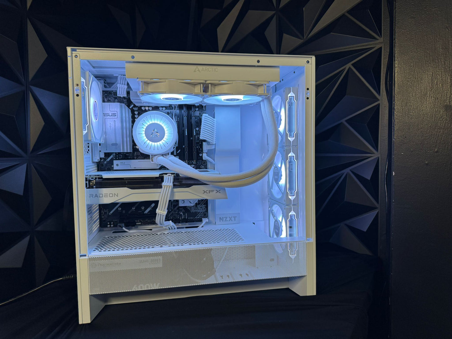 ✨🖥️ Milky White ❄️🤍 Ryzen 5 9600X| RX 9060XT 8 GB | 2 TB NVMe| 32 GB DDR5