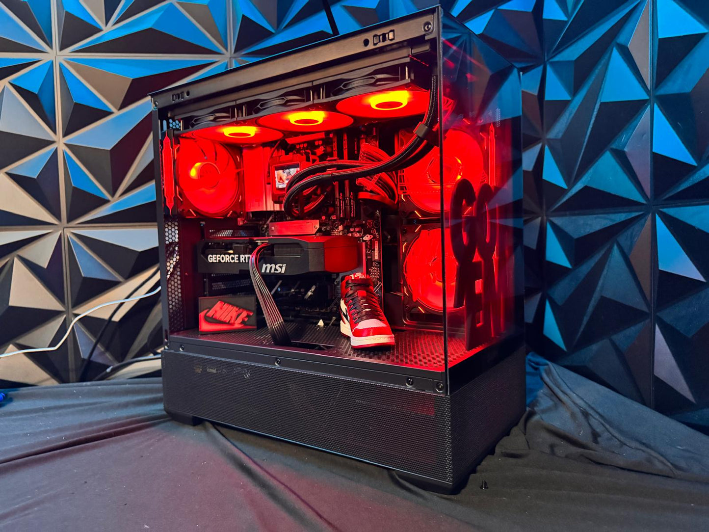 👟The Sneaker Head 👟| Ryzen 7700X | RTX 5070| 64 GB DDR5| 2 TB NVMe SSD| 850W PSU