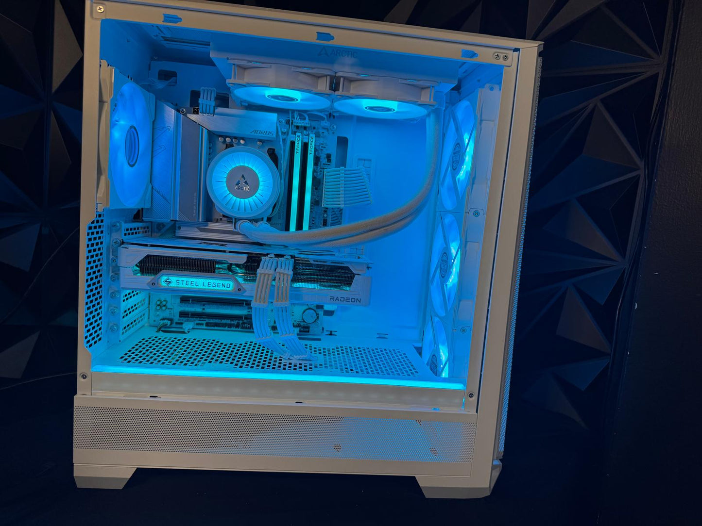 ⚪🕷️ The White Widow 🕷️⚪ Ryzen 9 7900X 🕷️ RX 9070XT 16GB 🕷️32 GB DDR5 6400Mhz| 4 TB NVMe| 850W Gold PSU