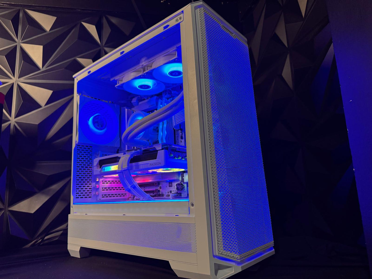 ⚪🕷️ The White Widow 🕷️⚪ Ryzen 9 7900X 🕷️ RX 9070XT 16GB 🕷️32 GB DDR5 6400Mhz| 4 TB NVMe| 850W Gold PSU