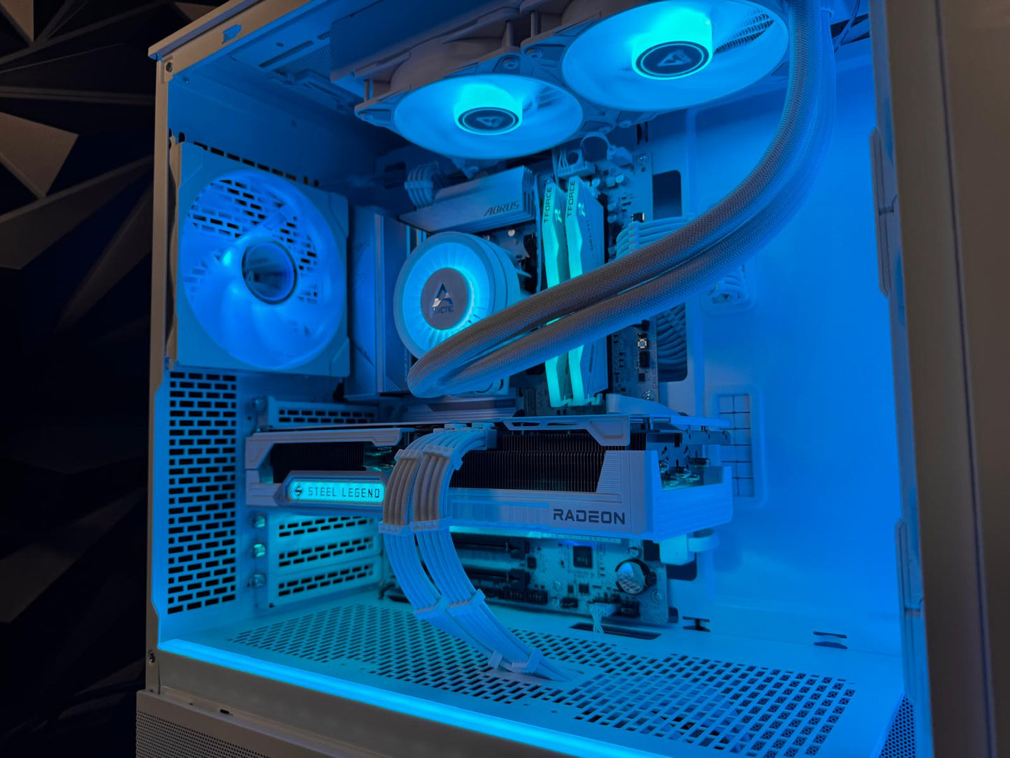 ⚪🕷️ The White Widow 🕷️⚪ Ryzen 9 7900X 🕷️ RX 9070XT 16GB 🕷️32 GB DDR5 6400Mhz| 4 TB NVMe| 850W Gold PSU