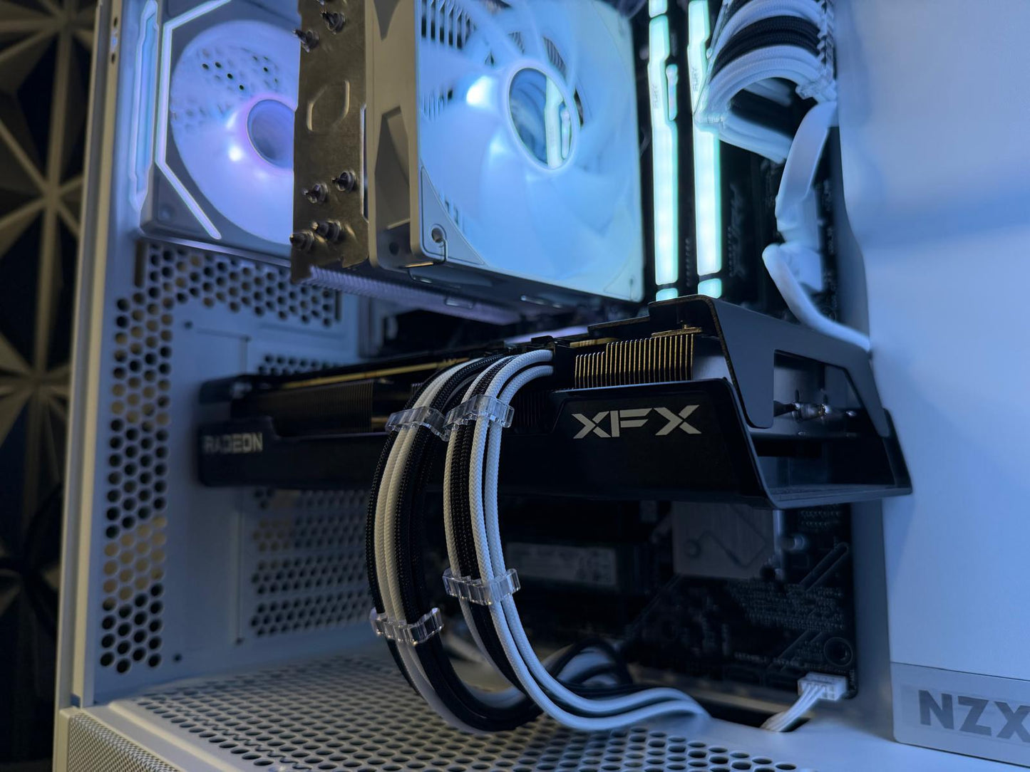 ❄️🖤 Black Ice 76 🖤❄️ Ryzen 5 7600 | RX 7600XT 16 GB | 32 GB DDR5 | 1.5 TB NVMe