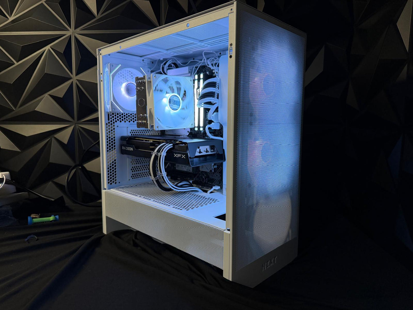 ❄️🖤 Black Ice 76 🖤❄️ Ryzen 5 7600 | RX 7600XT 16 GB | 32 GB DDR5 | 1.5 TB NVMe