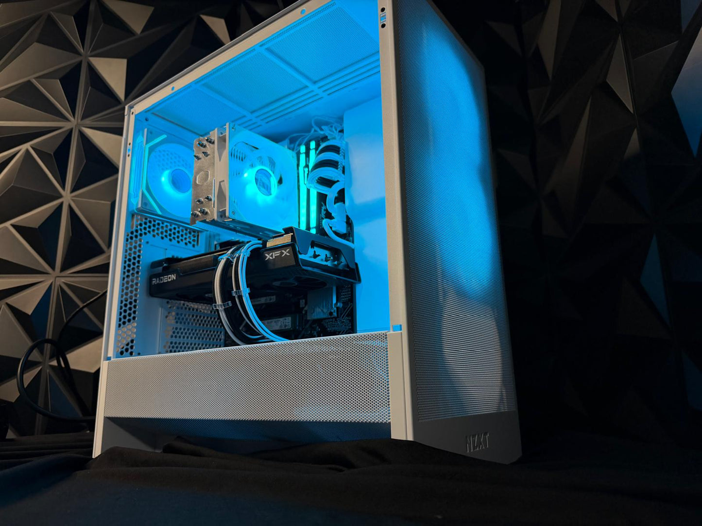 ❄️🖤 Black Ice 76 🖤❄️ Ryzen 5 7600 | RX 7600XT 16 GB | 32 GB DDR5 | 1.5 TB NVMe